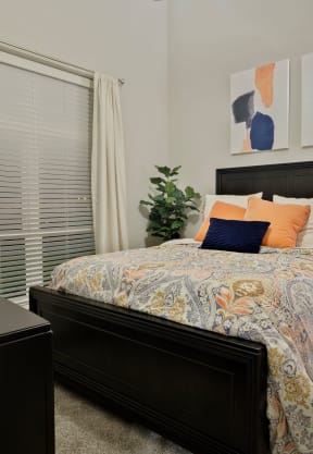 spacious bedrooms at the district flats apartments in lenexa at Lofts at Zebulon, Macon, GA