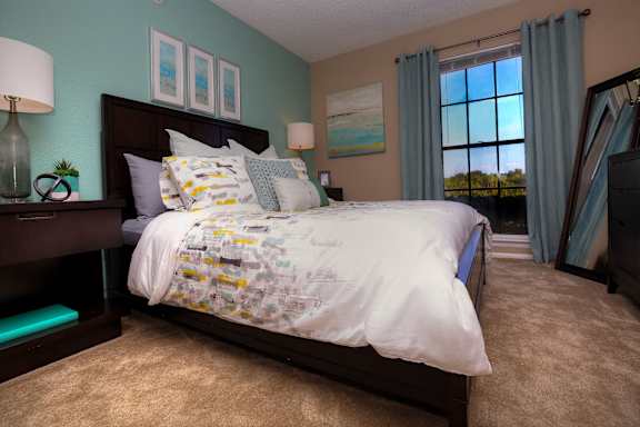 Floor to ceiling windows show off magnificent views and bring in natural light.