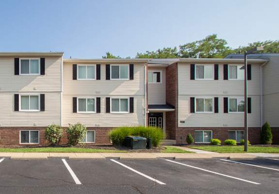 This is a picture of apartment building entrances at Deer Hill Apartments in Cincinnati Ohio.