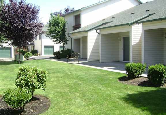 Emerald Pointe landscaping