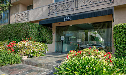 Apartment Building in Los Angeles