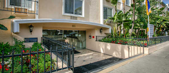 Apartment Building in Los Angeles