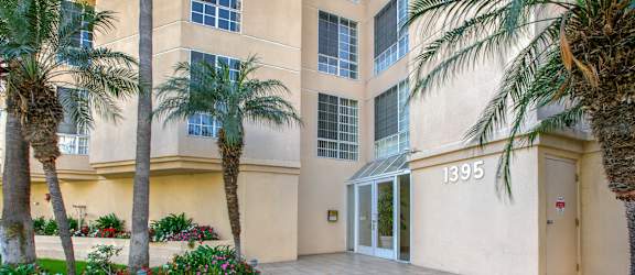 Apartment Building in Los Angeles
