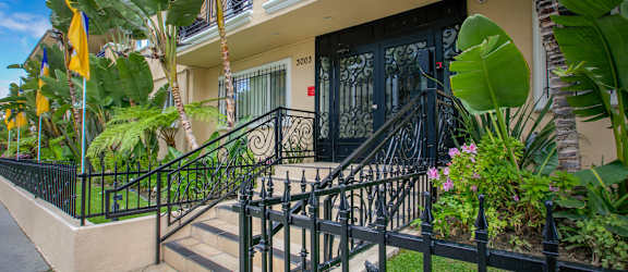 Apartment Building in Los Angeles