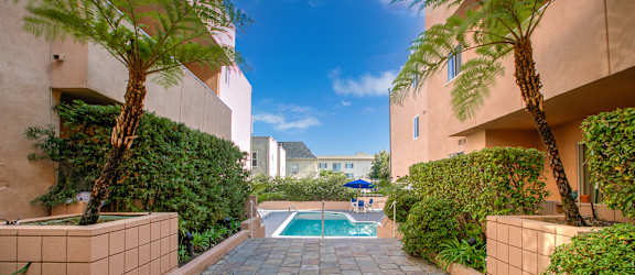 Apartment Building in Los Angeles
