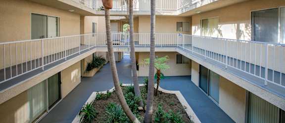 Apartment Building in Los Angeles