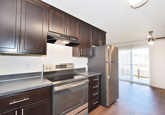 a kitchen at the enclave at woodbridge apartments in sugar land, tx
