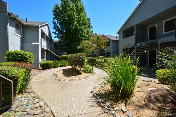 View of landscape at Oakwood Apartments