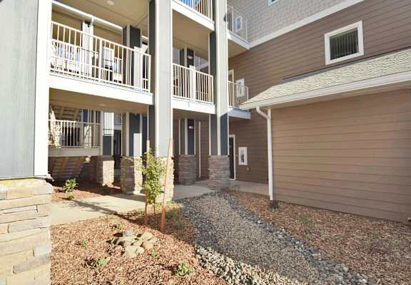 building photo champion townhomes on the green