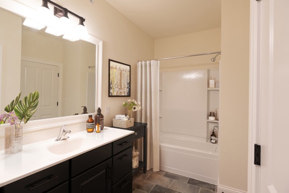 Linx_1Bed_Bathroom