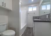 Thumbnail 5 of 8 - Full bathroom
