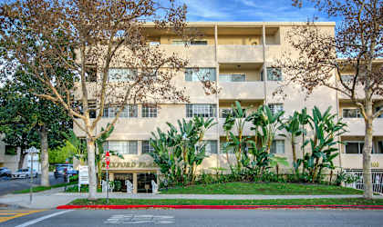 Apartment Building in Beverly Hills