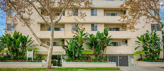 Apartment Building in Beverly Hills