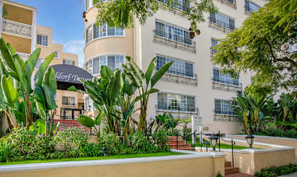 Apartment Building in Beverly Hills