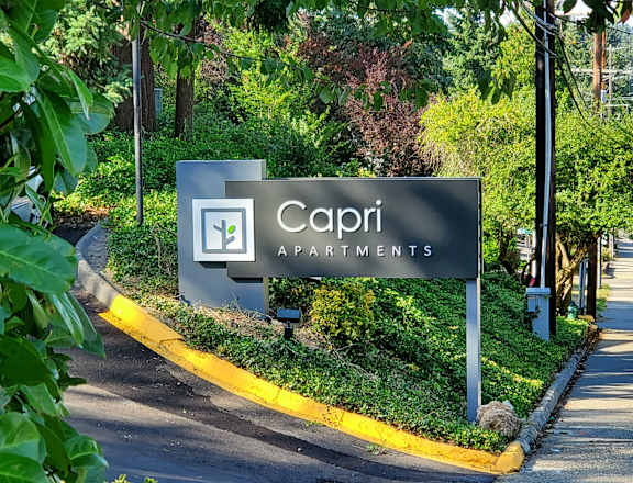 Monument at Capri Apartments, Washington