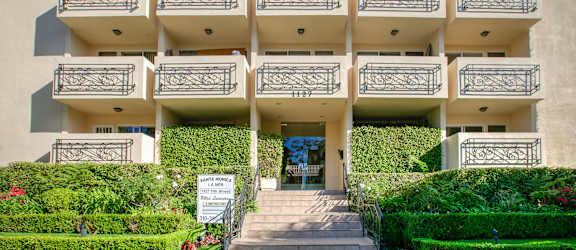 Apartment Building in Los Angeles