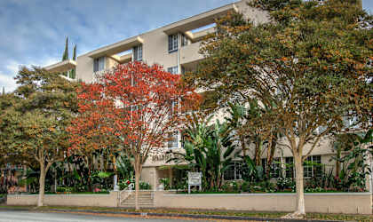 Apartment Building in Beverly Hills