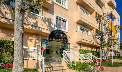 Apartment Building in Los Angeles