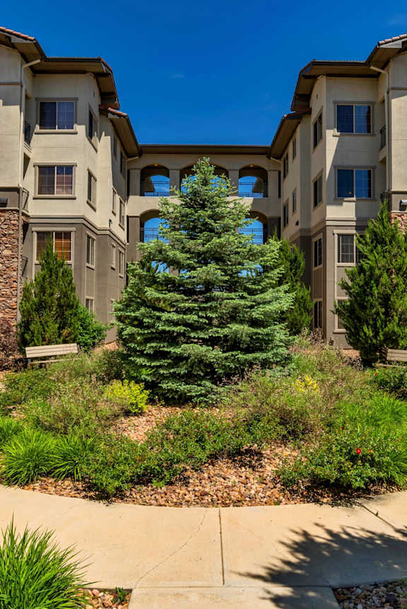 courtyard and building at Terracina, Broomfield, CO, 80020