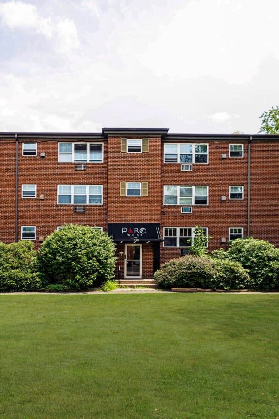 Lush Green Landscape at Enclave West Hartford / Parc West, West Hartford, Connecticut