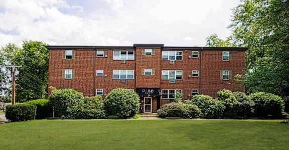 Lush Green Landscape at Enclave West Hartford / Parc West, West Hartford, Connecticut
