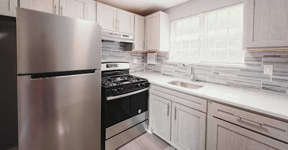 Fully Equipped Kitchen at Bay Shore Apartments, East Haven, 06512