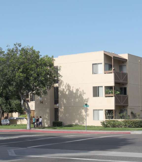 Building Exterior at Rosswood Villa Apartments, California