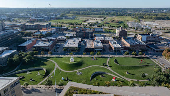 A cityscape with a large green park in the middle.