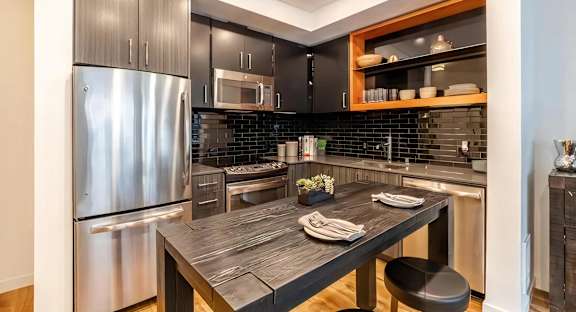 Pike Motorworks Gourmet Kitchen with Island Seating