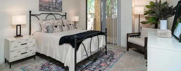 Desert Parks Vista Spacious Bedroom with Patio Access