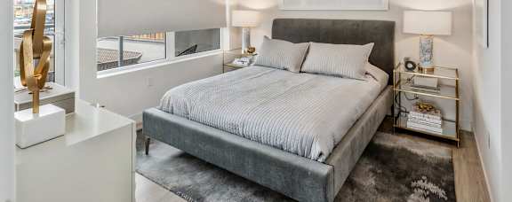 Live Valentina Bedroom with a large bed and a view of the city