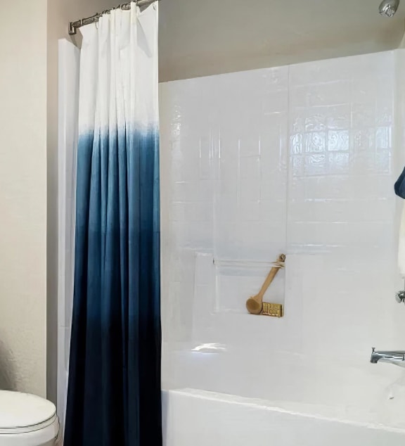 Amerige Pointe Apartment Bathroom Luxury Bathrooms with Oversized  Soaking Tubs at Amerige Pointe, Fullerton, CA