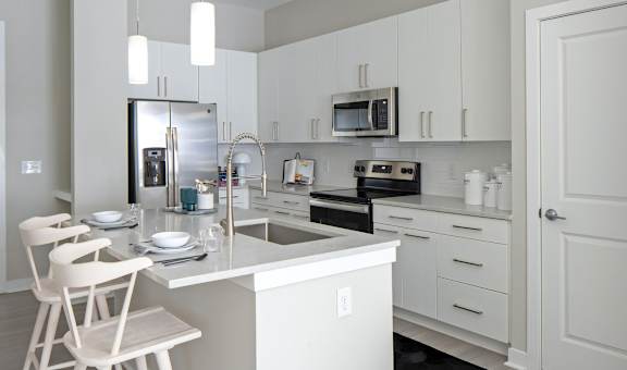 Breakfast Bar with Sleek Finishes