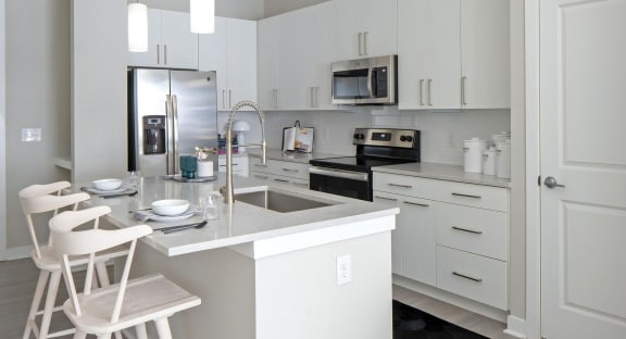 Breakfast Bar with Sleek Finishes