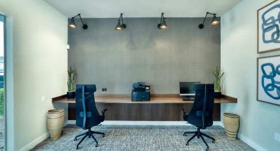Mountainside Business Business Center with Hi Tech Workstations and Free WiFi