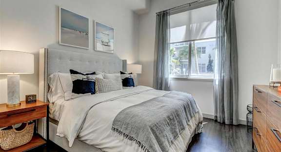 Oversized Bedroom With Large Walk In Closet