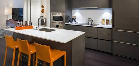 Kitchen with Breakfast Bar