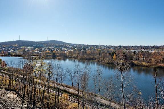 A lake surrounded by trees and buildings.