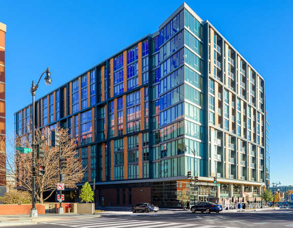 main view of the office building with space for rent