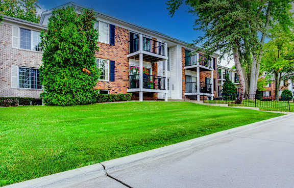 Building Exterior View at Lancaster Hills Apartments, Michigan, 48034
