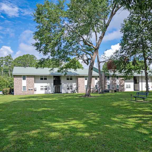 A green lawn in front of a building. at Sawbranch Apartments, Summerville 29485