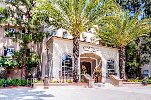 the building in which the hotel is located