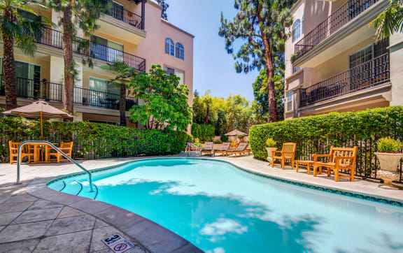 the swimming pool at the apartments for rent  at L'Estancia, Studio City, California