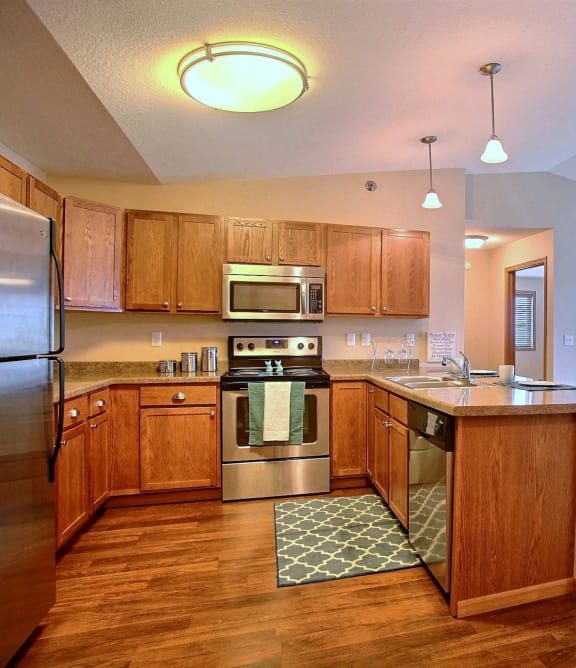 Fargo, ND Wolf Creek Apartments | Kitchen