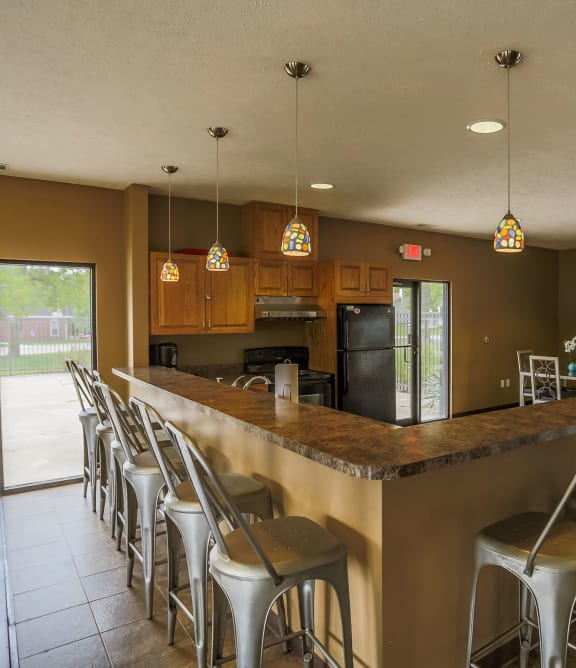 Beacon Hill Apartments | Clubhouse a large kitchen with a large island with stools