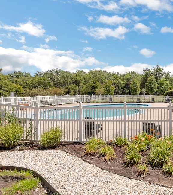 the swimming pool at St Charles Square Apartments, Carol Stream, IL, 60188