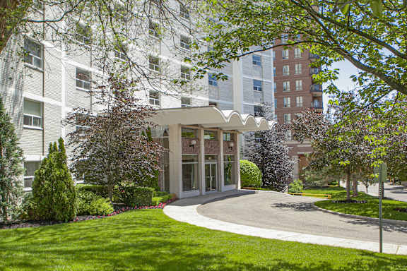 the building where the hotel is located