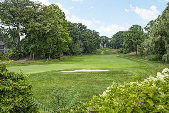 a view of the 18th green at the links at whispering woods