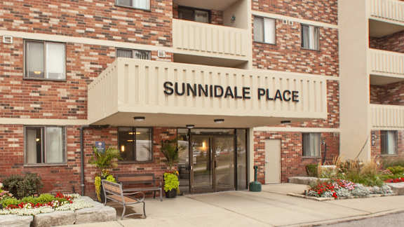 the entrance to the sundale place apartment building