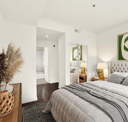 A bedroom with a large bed and a green abstract painting above it at Peach Tree Court, Los Angeles